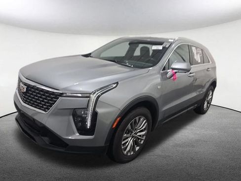 Used 2025 Cadillac XT4 Premium Luxury AWD/4WD image 2
