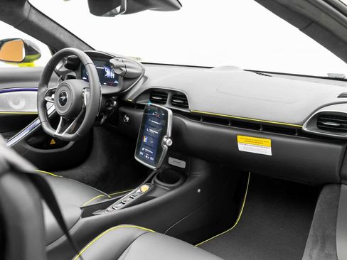 Used 2025 McLaren Artura Spider image 37