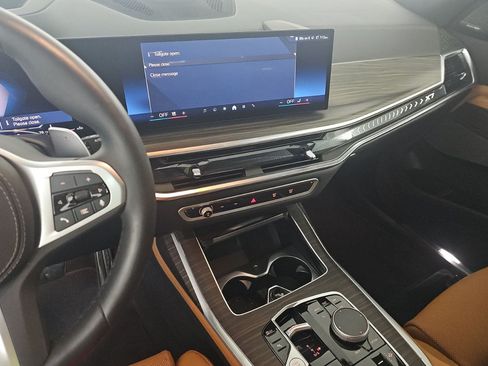 Used 2026 BMW X7 xDrive40i w/ M Sport Package AWD/4WD image 8