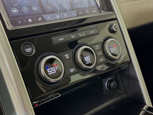 Used 2018 Land Rover Discovery HSE AWD/4WD image 17