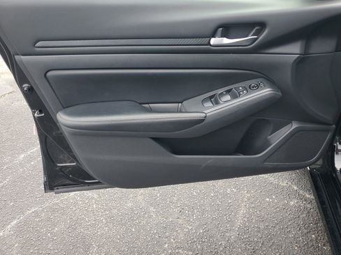 Used 2024 Nissan Altima 2.5 SV image 8