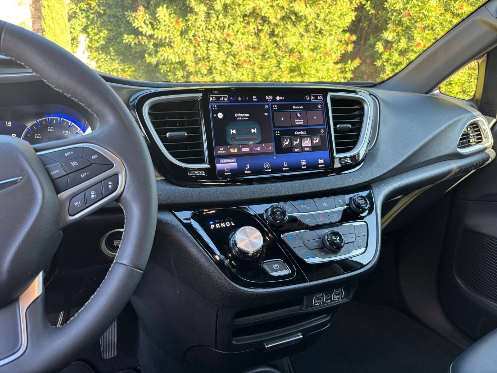 Used 2025 Chrysler Pacifica Select FWD image 16