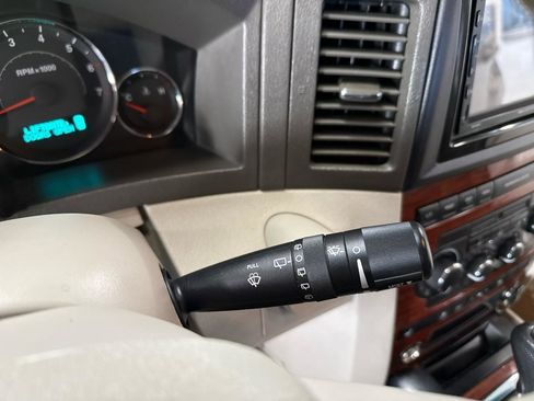 Used 2005 Jeep Grand Cherokee Limited image 16