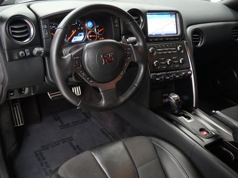 Used 2015 Nissan GT-R Premium AWD/4WD image 13