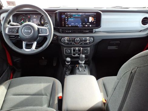 Used 2025 Jeep Wrangler Unlimited Sahara image 8