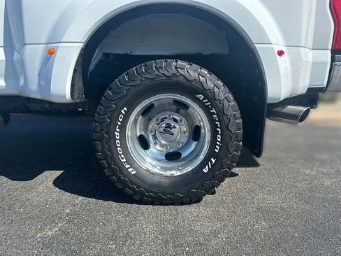 Used 2019 Ford F350 XLT w/ XLT Premium Package AWD/4WD image 17