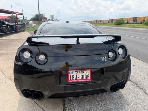 Used 2010 Nissan GT-R Premium AWD/4WD image 18
