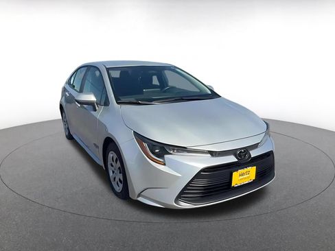 Used 2025 Toyota Corolla LE FWD image 3