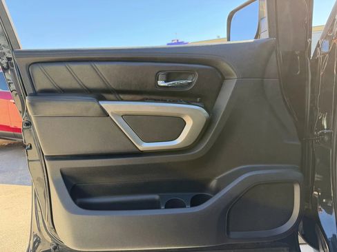 Used 2015 Nissan Armada SV image 11