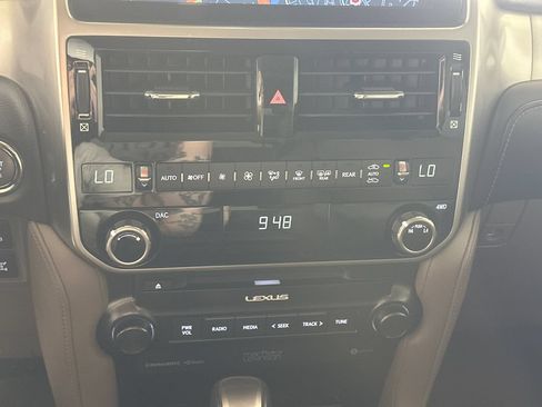 Used 2023 Lexus GX 460 Premium w/ Accessory Package AWD/4WD image 7