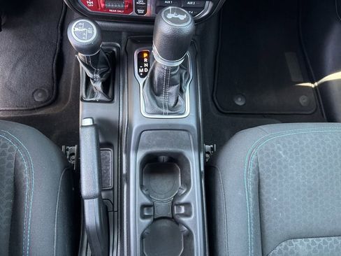 Certified 2025 Jeep Wrangler Unlimited Rubicon 4xe w/ Convenience Group AWD/4WD image 26