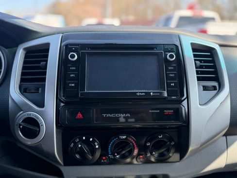 Used 2015 Toyota Tacoma 4x4 Access Cab V6 w/ TRD Sport Package image 29