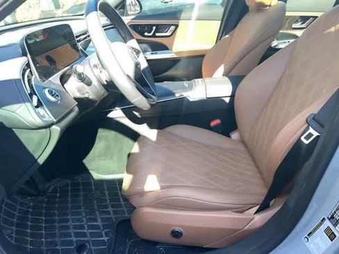 Used 2025 Mercedes-Benz E 350 4MATIC Sedan image 5