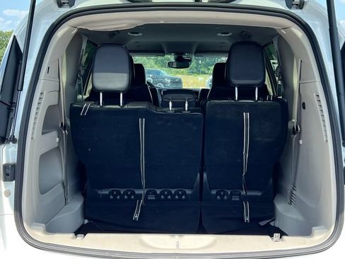 Used 2023 Chrysler Pacifica Touring-L FWD image 34