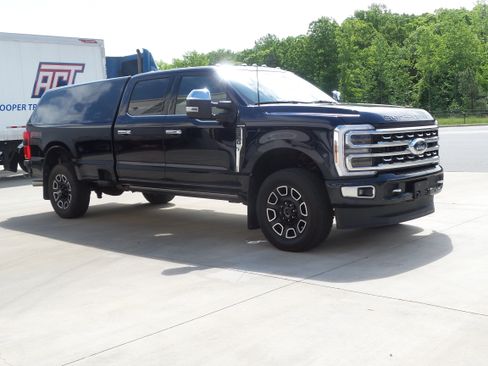 Used 2024 Ford F350 Platinum w/ FX4 Off-Road Package AWD/4WD image 13