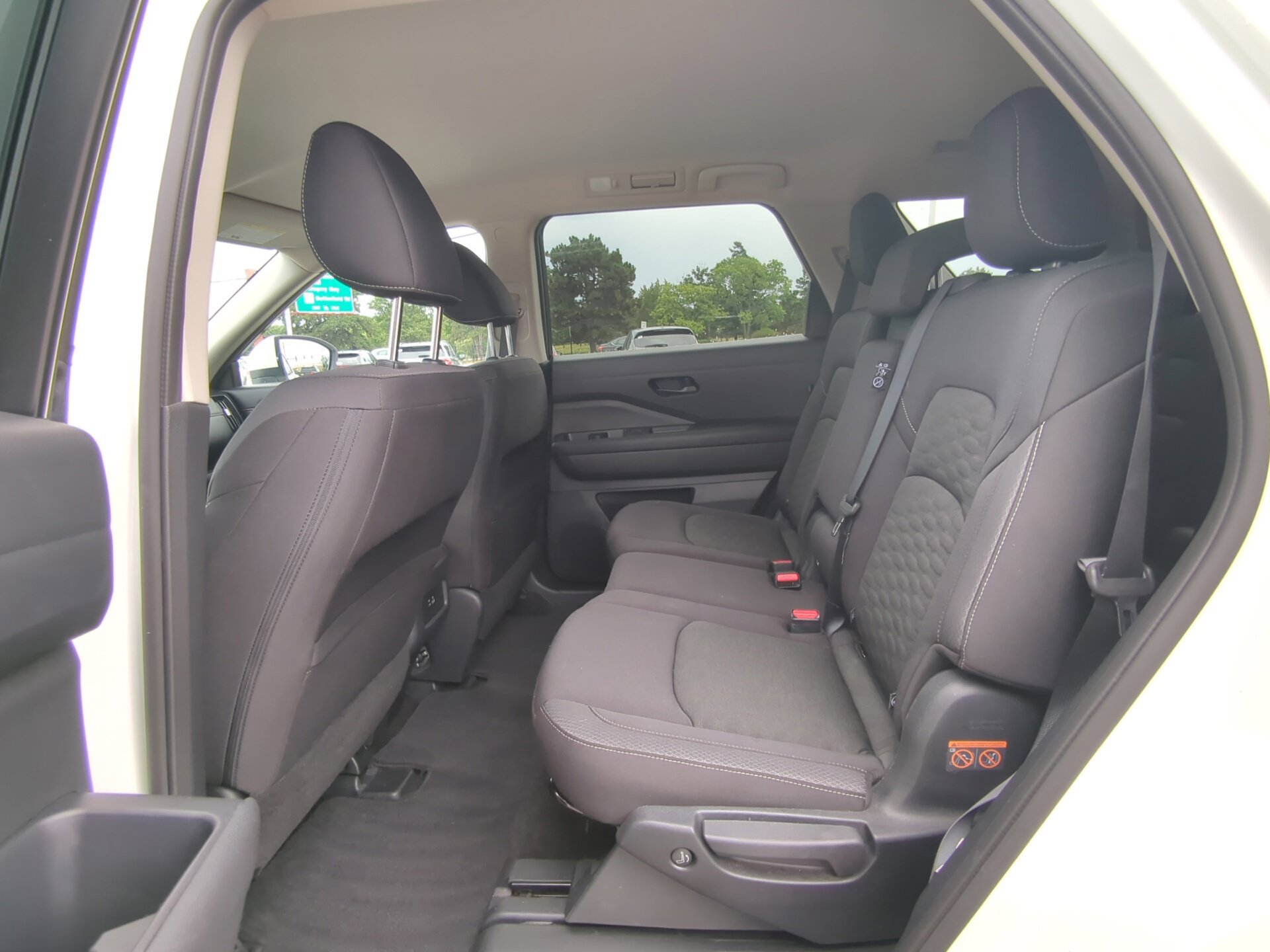 Used 2024 Nissan Pathfinder SV AWD/4WD image 13
