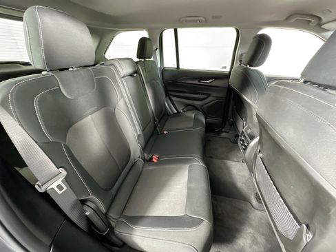 Used 2023 Jeep Grand Cherokee Laredo image 24