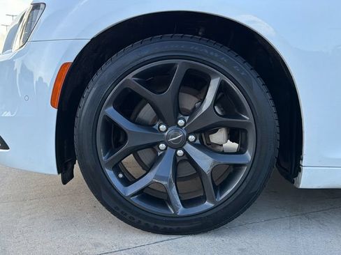 Used 2023 Chrysler 300 S RWD image 9