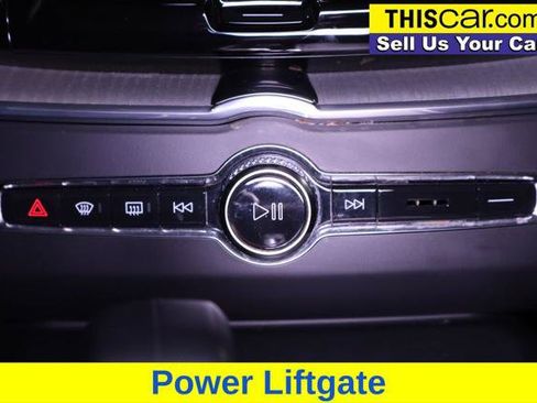 Used 2025 Volvo XC60 B5 Plus AWD/4WD image 19