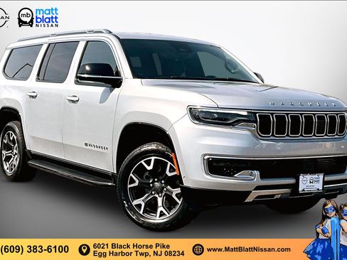 Used 2024 Jeep Wagoneer L Series III w/ Flexible Seating Group AWD/4WD image 10