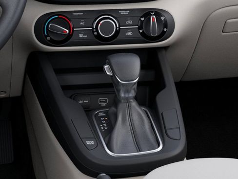 Used 2025 Kia Soul LX w/ LX Technology Package FWD image 23