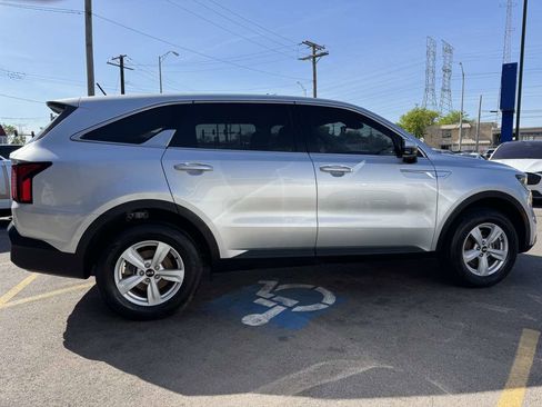 Used 2021 Kia Sorento LX AWD/4WD image 4