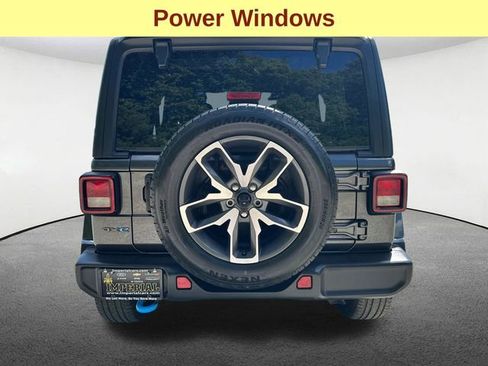 Used 2024 Jeep Wrangler Unlimited w/ Convenience Group AWD/4WD image 11