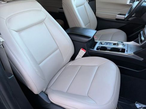 Used 2023 Ford Explorer XLT w/ Equipment Group 202A image 35