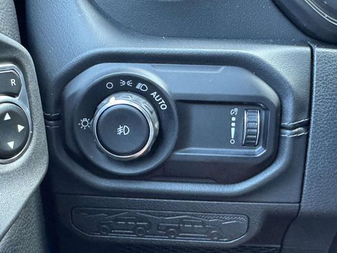 Used 2025 Jeep Wrangler Unlimited Sahara w/ Safety Group AWD/4WD image 26