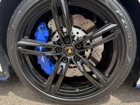 Used 2021 Lamborghini Huracan EVO RWD image 19