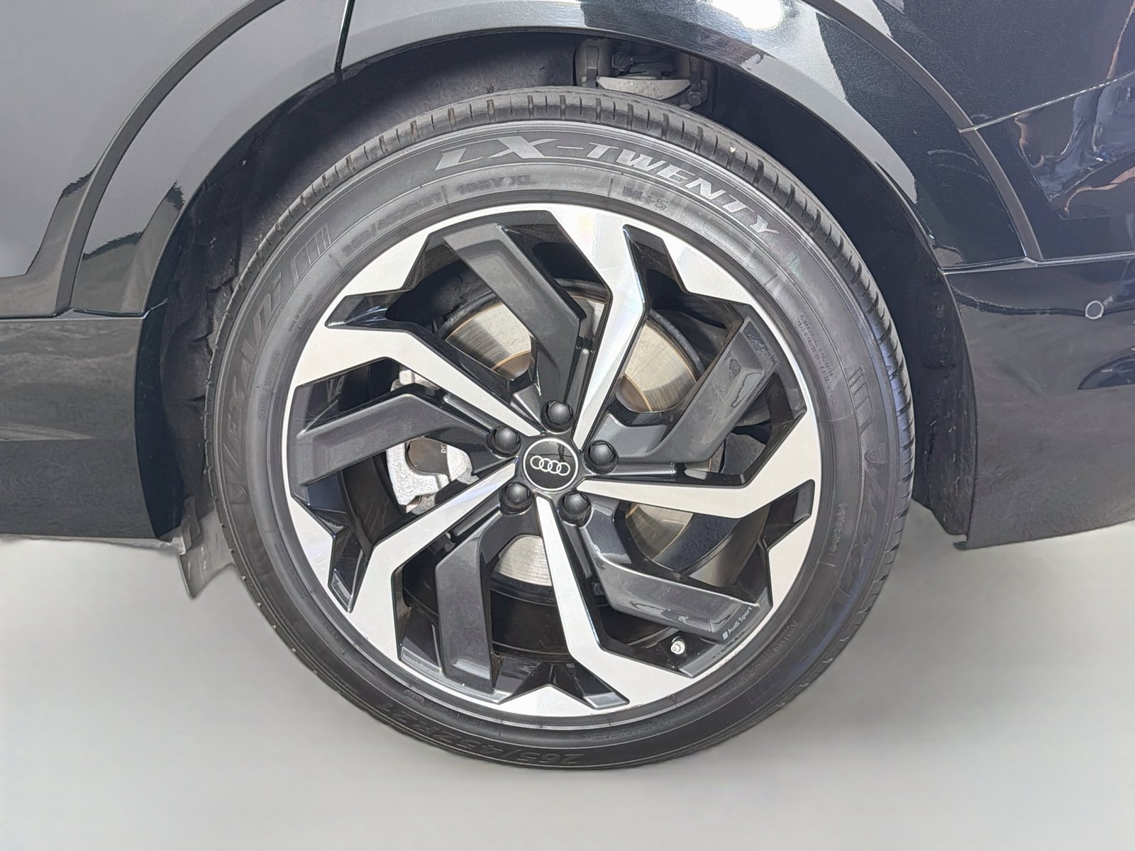 Certified 2024 Audi Q8 e-tron Prestige w/ Prestige Package AWD/4WD image 33