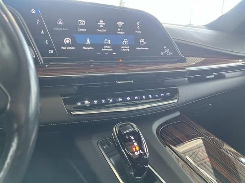 Used 2023 Cadillac Escalade ESV Premium Luxury image 18