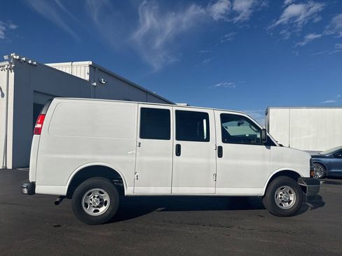 Used 2023 Chevrolet Express 2500 w/ Driver Convenience Package image 8