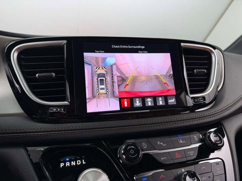 New 2026 Chrysler Pacifica Pinnacle image 32