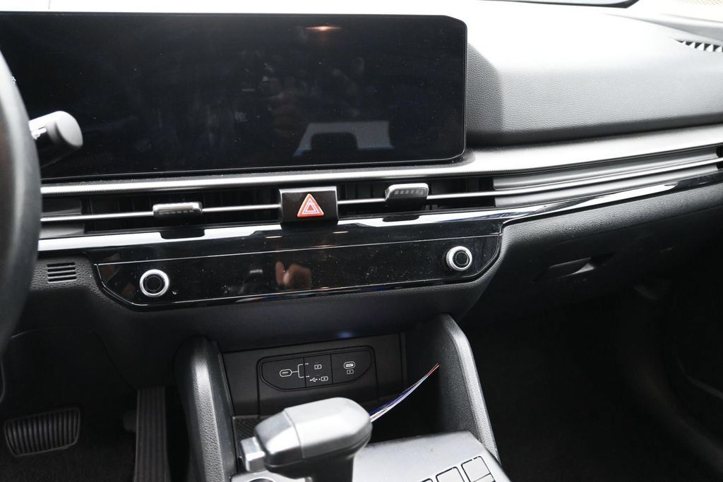 Used 2026 Kia Sportage LX FWD image 12