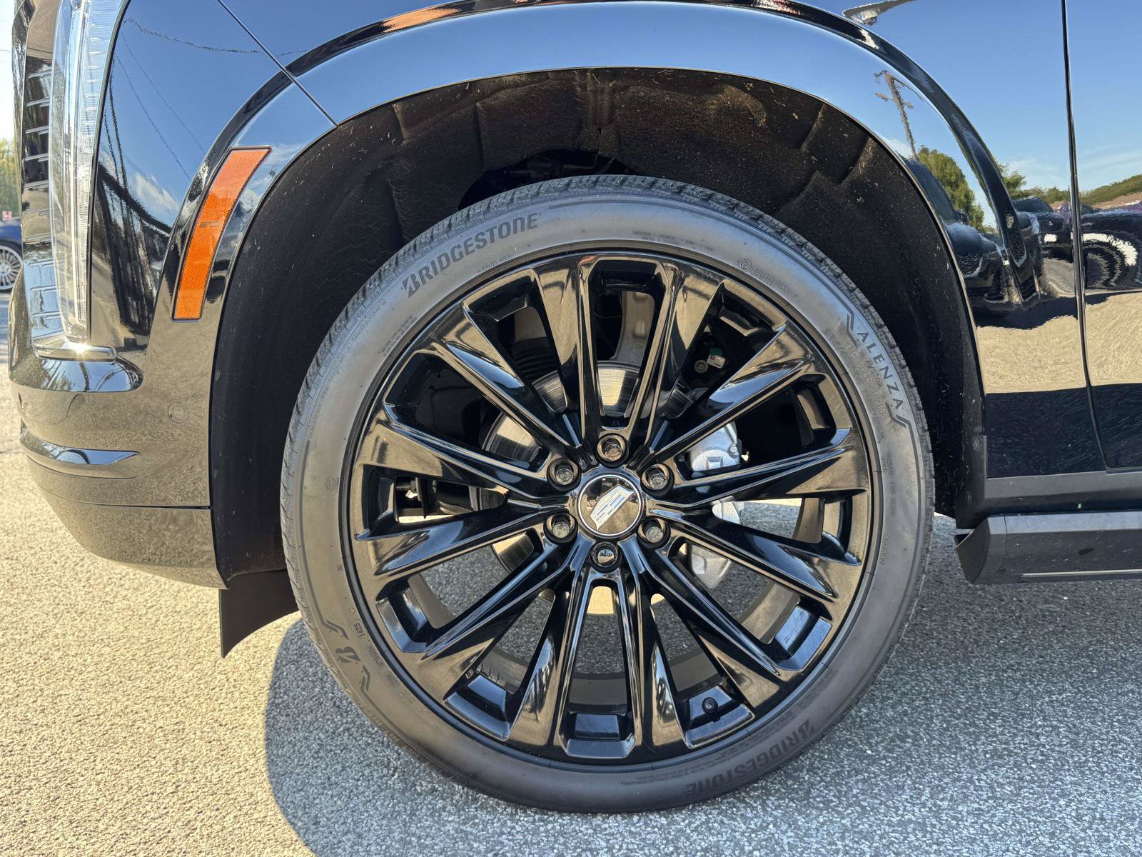 Used 2025 Cadillac Escalade Sport Platinum w/ LPO, ONYX Package AWD/4WD image 8