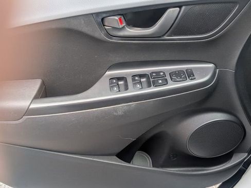 Used 2019 Hyundai Kona SE image 32