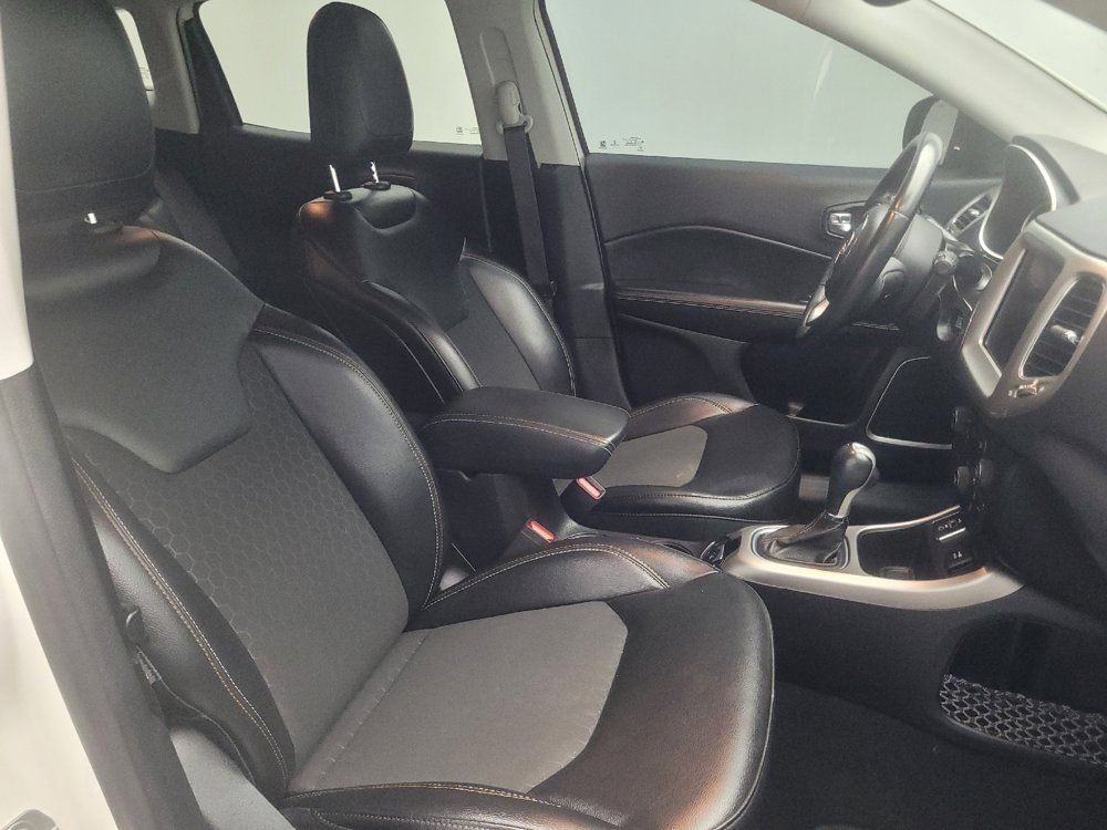Used 2018 Jeep Compass Latitude w/ Popular Equipment Group FWD image 21