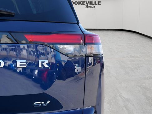 Used 2024 Nissan Pathfinder SV image 7