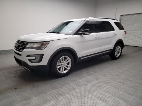 Used 2016 Ford Explorer XLT image 2