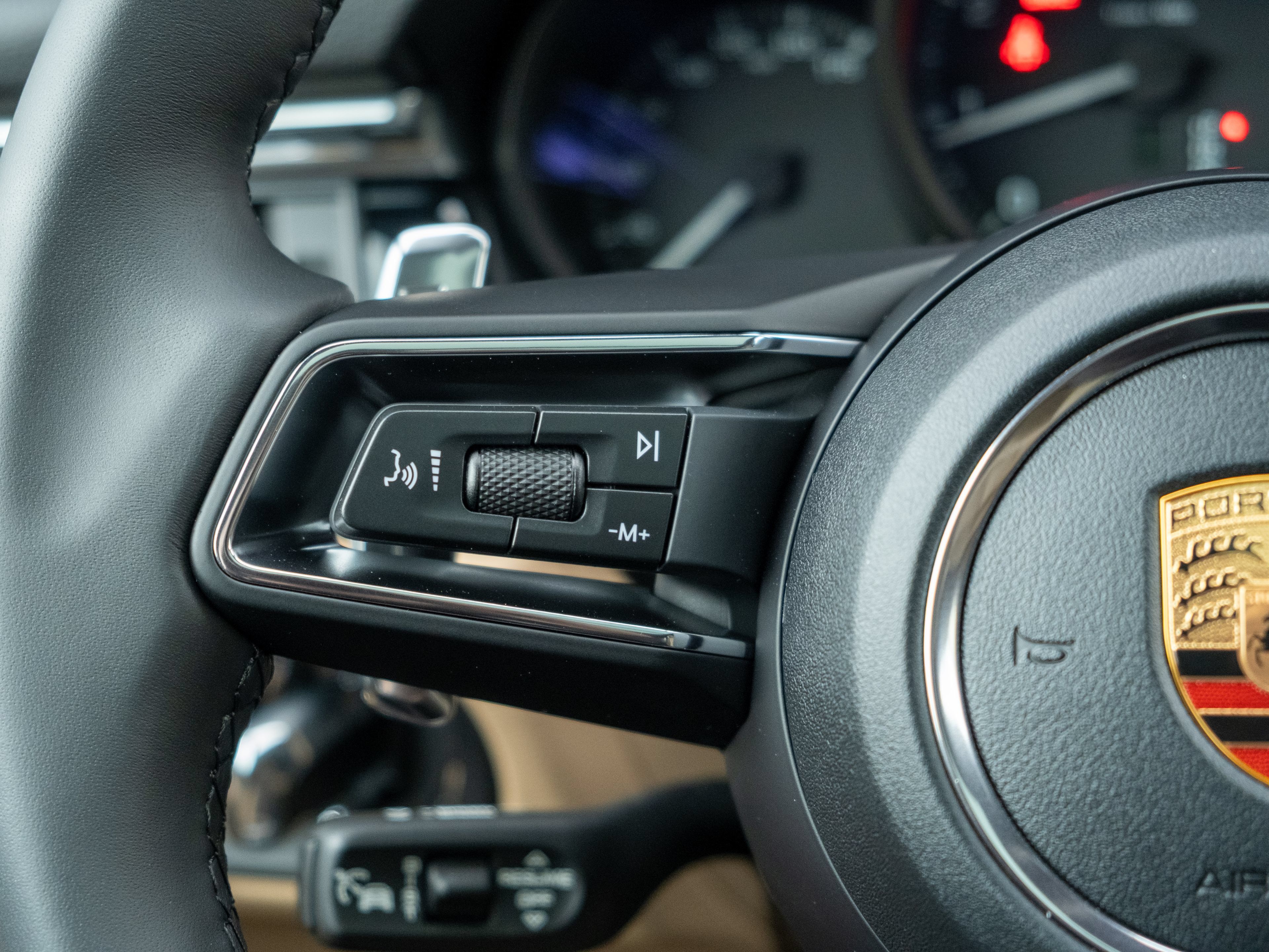 Certified 2026 Porsche Macan AWD/4WD image 24
