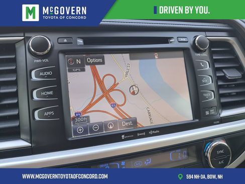 Used 2019 Toyota Highlander XLE AWD/4WD image 30