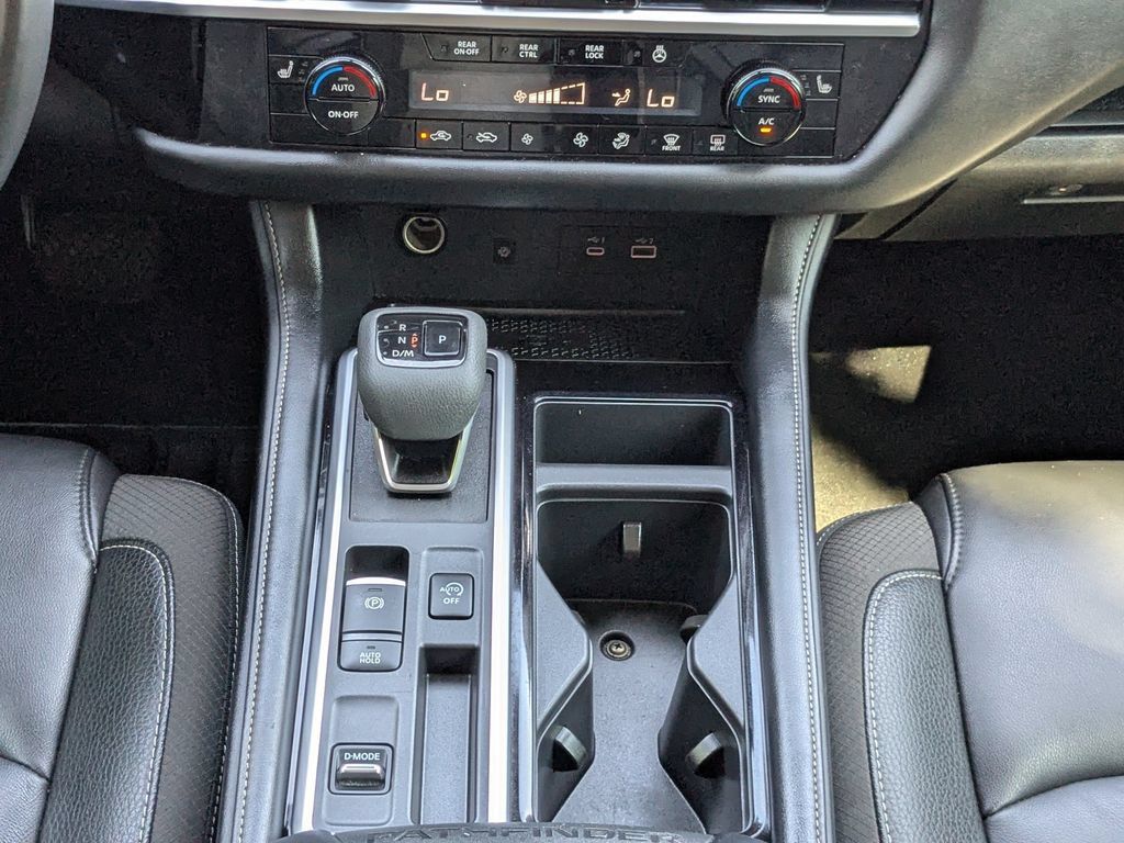 Used 2025 Nissan Pathfinder SL FWD image 20