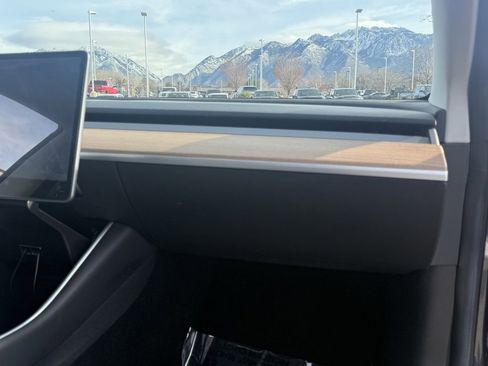 Used 2018 Tesla Model 3 Long Range image 25