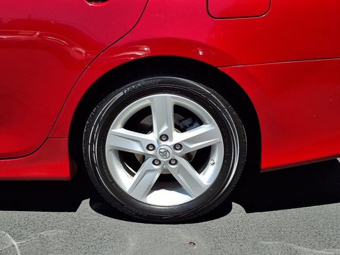 Used 2014 Toyota Camry SE FWD image 4