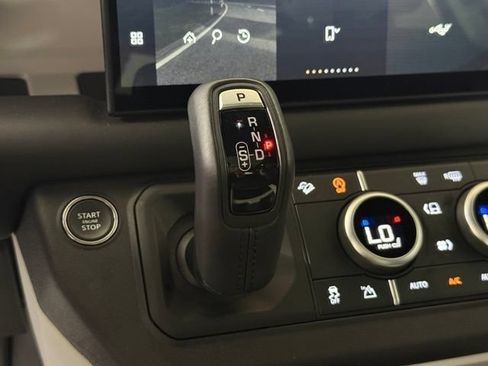 New 2025 Land Rover Defender 110 X-Dynamic SE AWD/4WD image 36