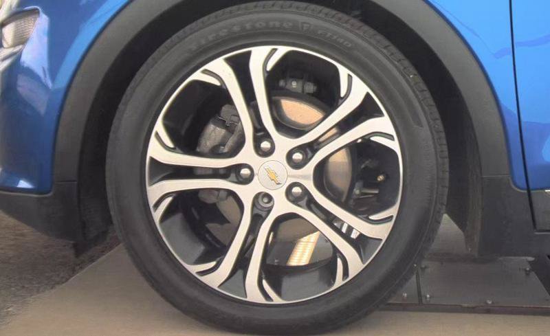 Used 2020 Chevrolet Bolt Premier w/ Infotainment Package FWD image 5