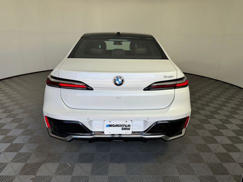 Used 2023 BMW 740i RWD image 9