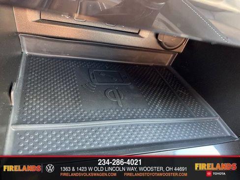 New 2024 Volkswagen Tiguan SE image 40