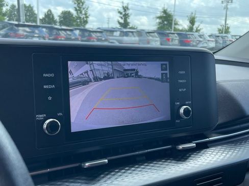 Certified 2022 Kia Carnival LX FWD image 8